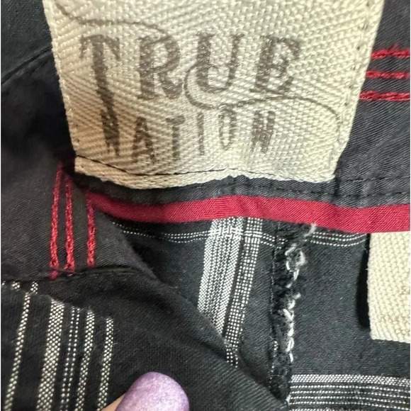 True Nation Mens plaid black and white cargo shorts. Size 44. - Picture 4 of 5